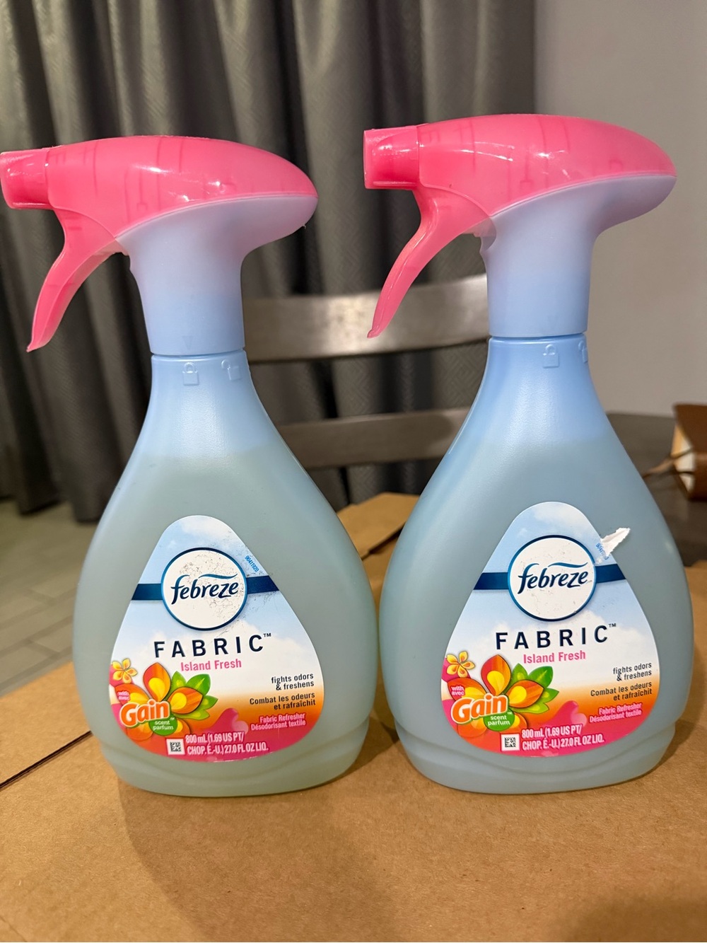 Febreze Fabric Refresher Spray - Pink Nozzle, Blue Bottle